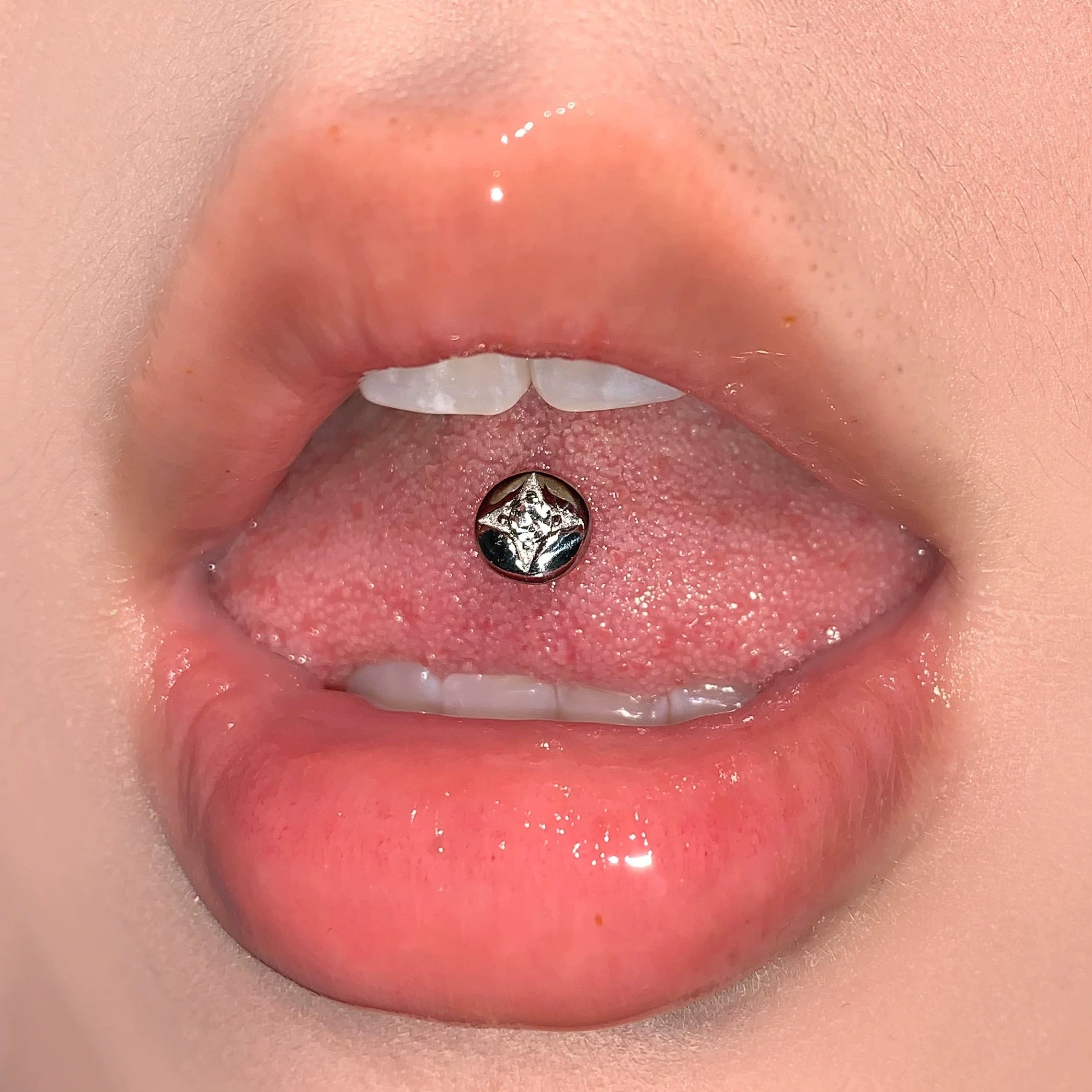 Small stud ring Tongue piercing